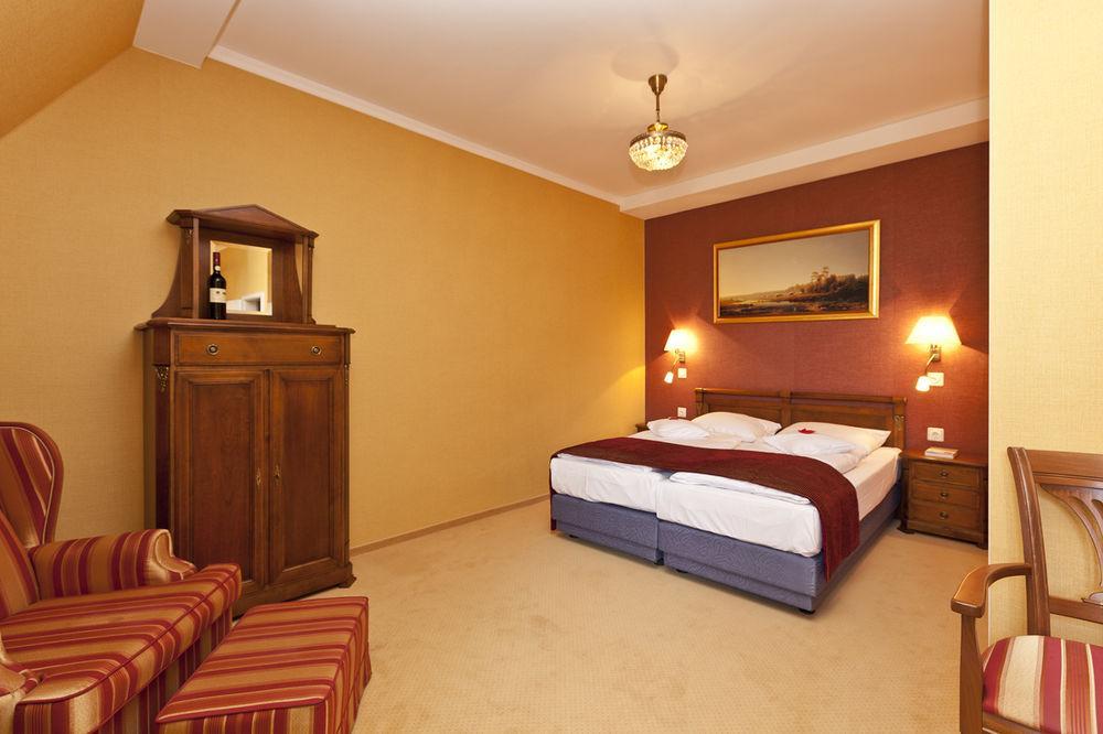 Seehotel Schloss Клинк Екстериор снимка