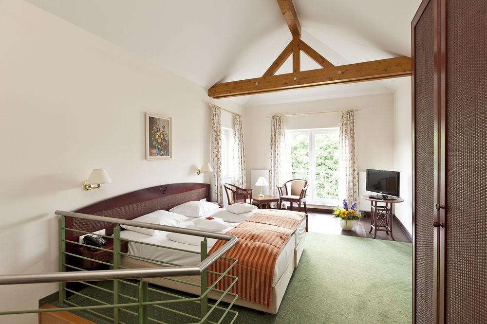 Seehotel Schloss Клинк Екстериор снимка