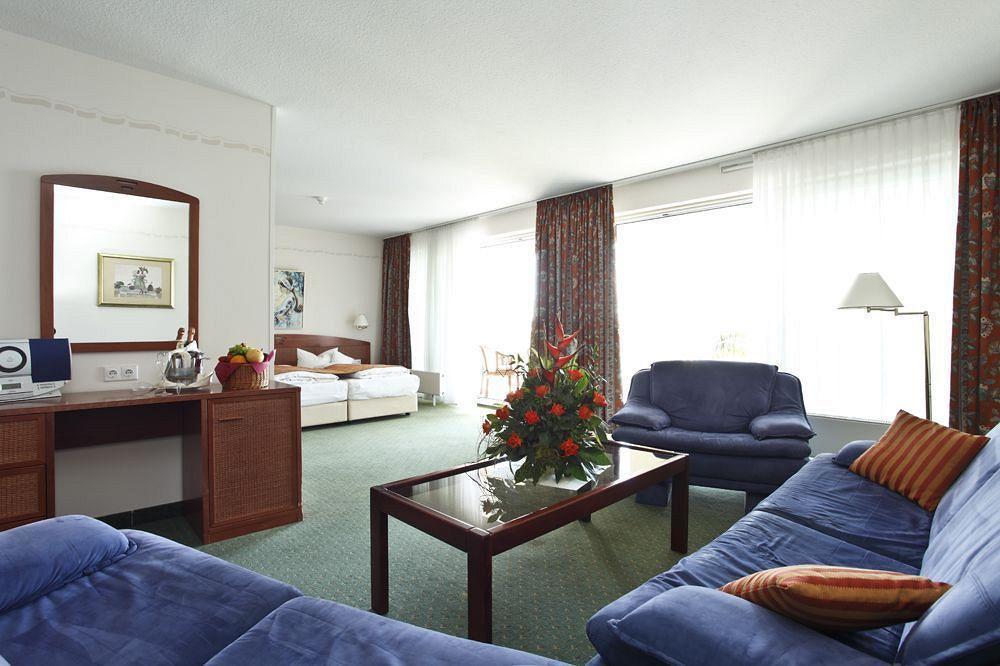 Seehotel Schloss Клинк Екстериор снимка