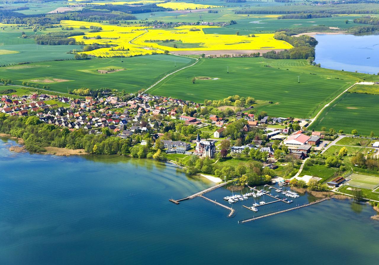 Seehotel Schloss Клинк Екстериор снимка