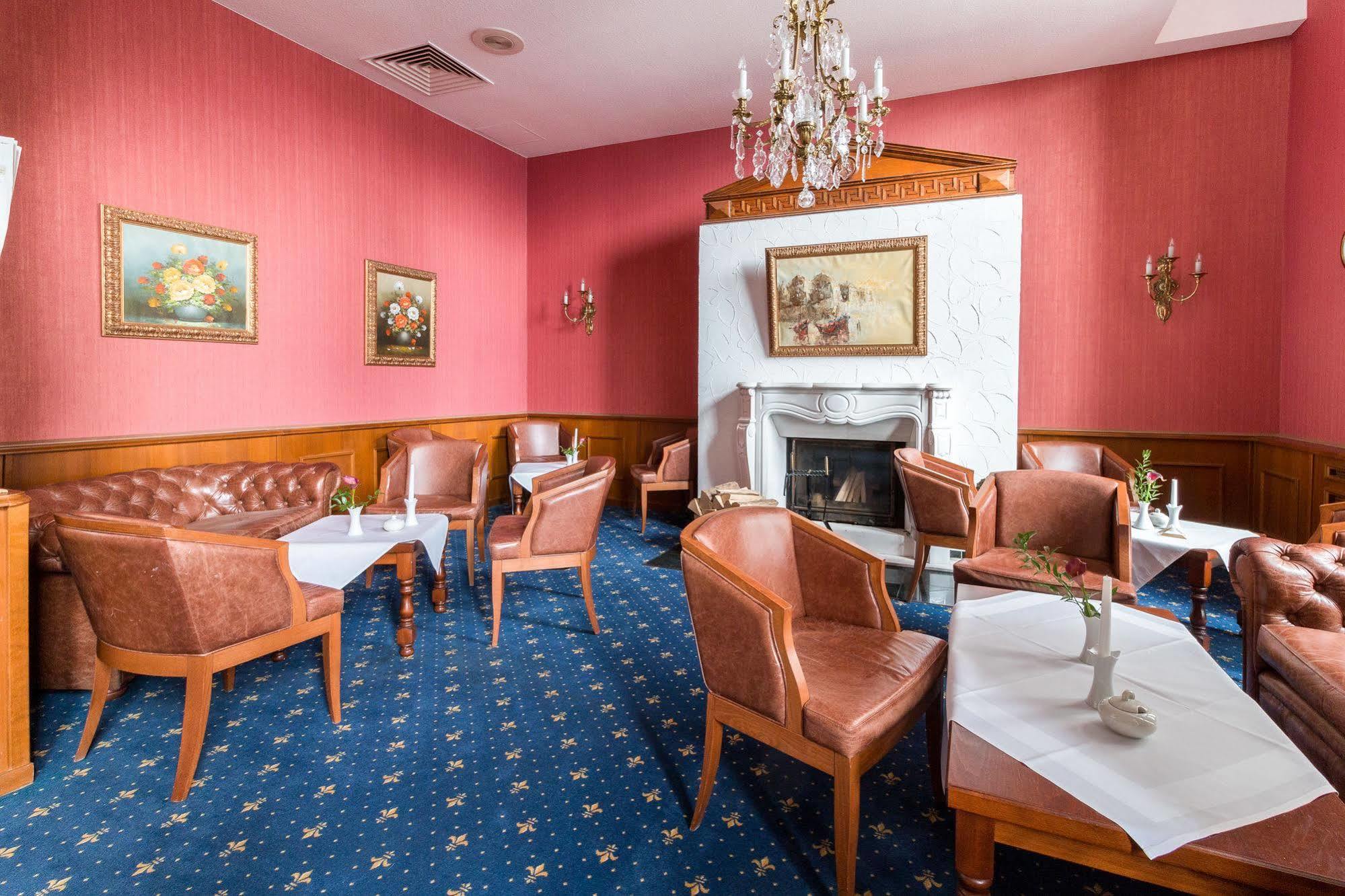Seehotel Schloss Клинк Екстериор снимка