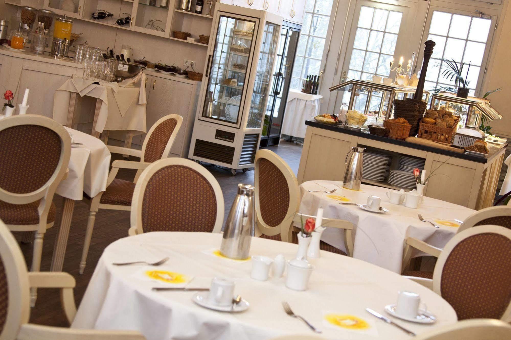 Seehotel Schloss Клинк Екстериор снимка