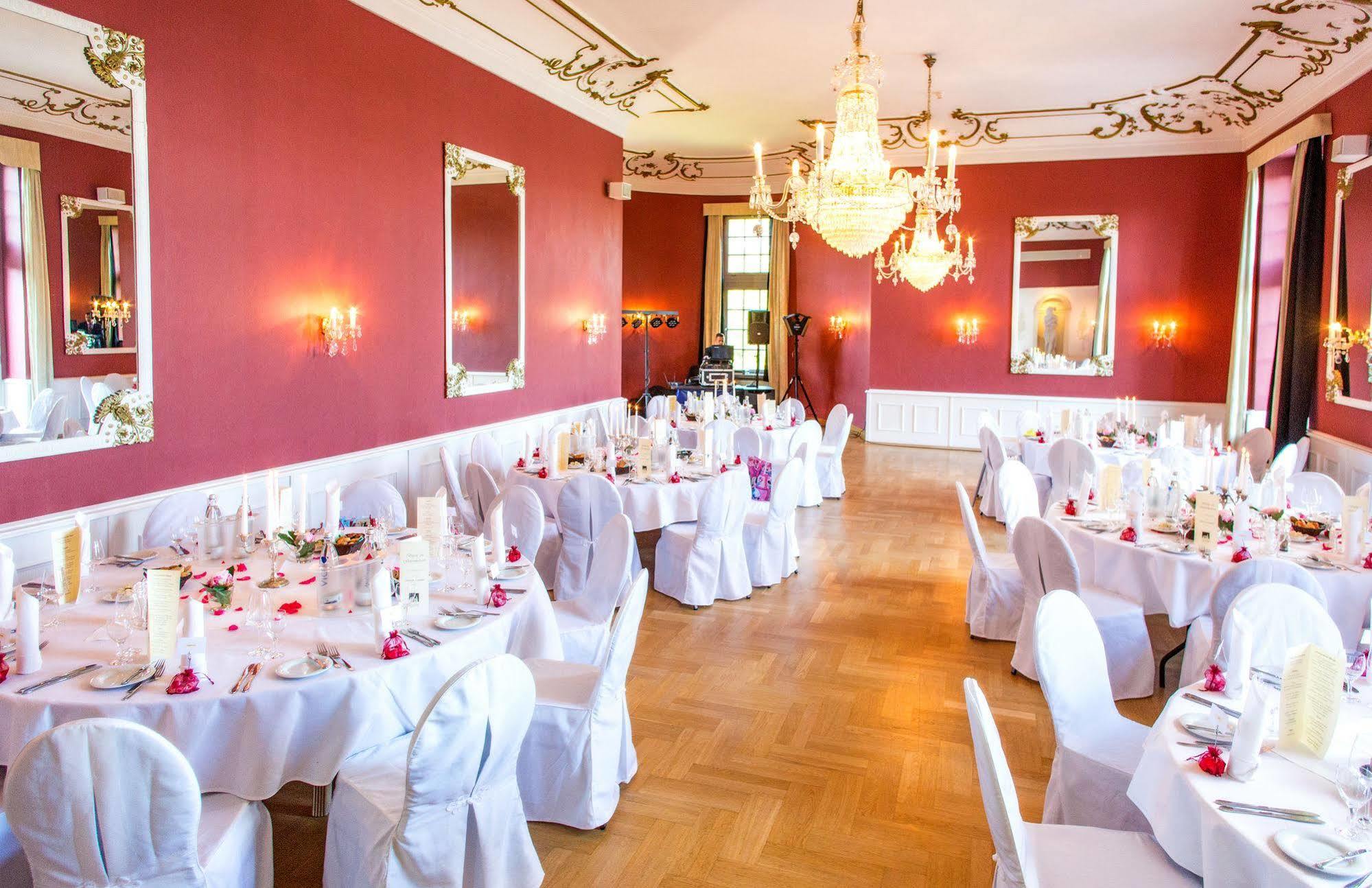 Seehotel Schloss Клинк Екстериор снимка