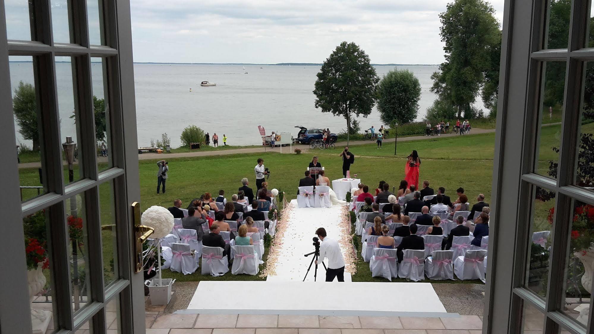 Seehotel Schloss Клинк Екстериор снимка