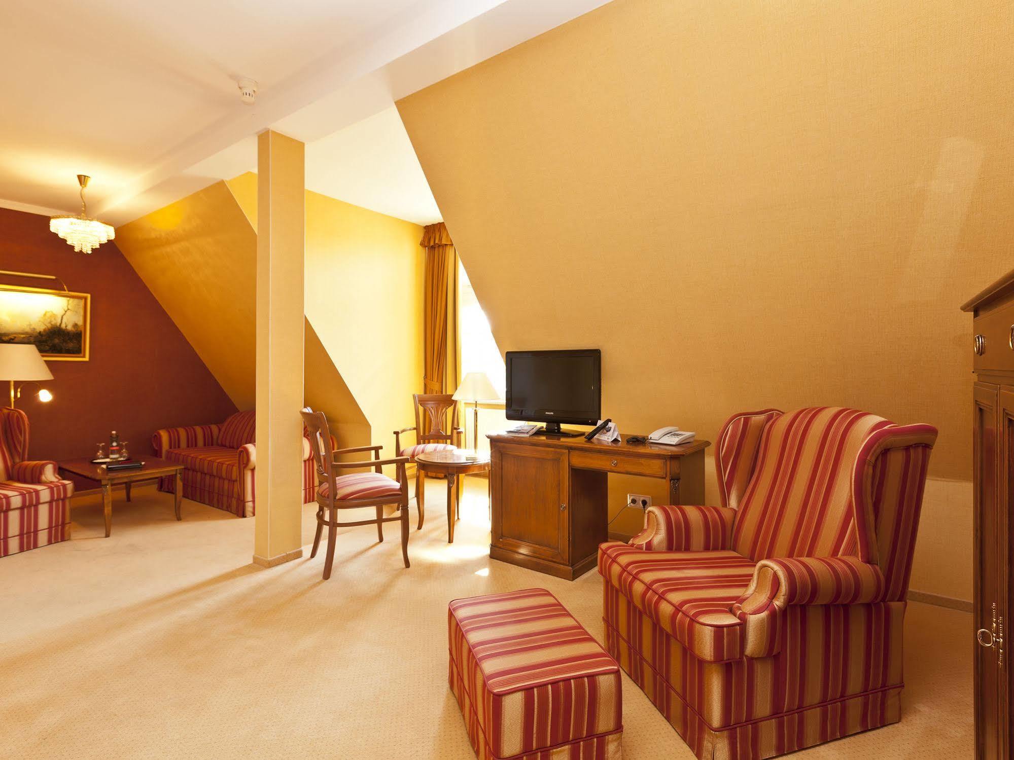 Seehotel Schloss Клинк Екстериор снимка