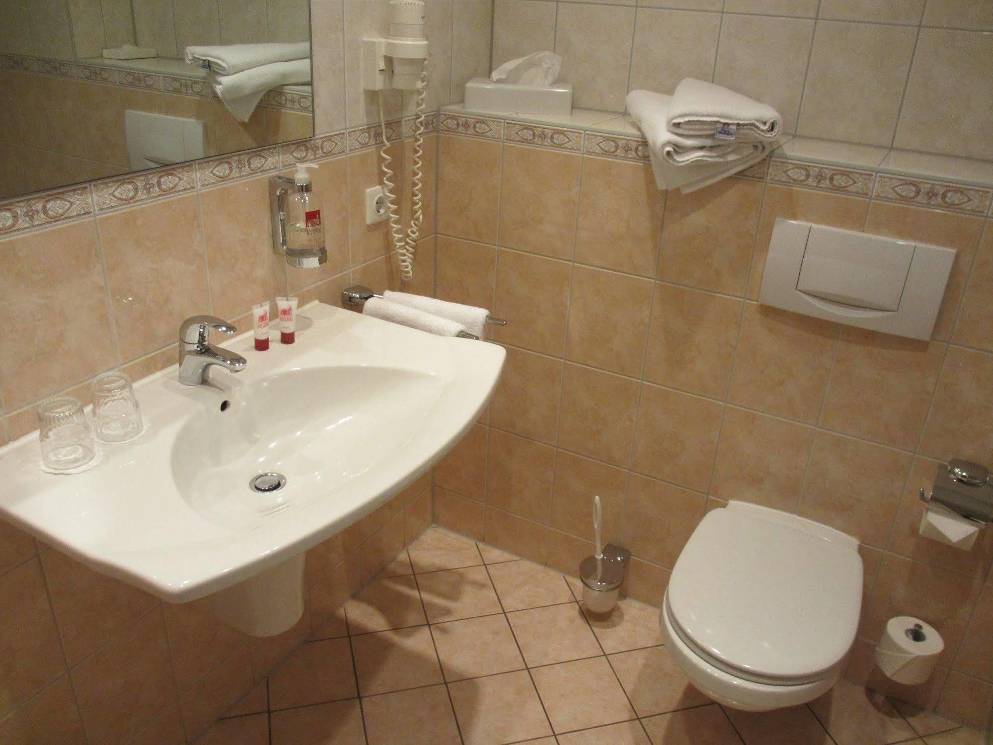 Seehotel Schloss Клинк Екстериор снимка