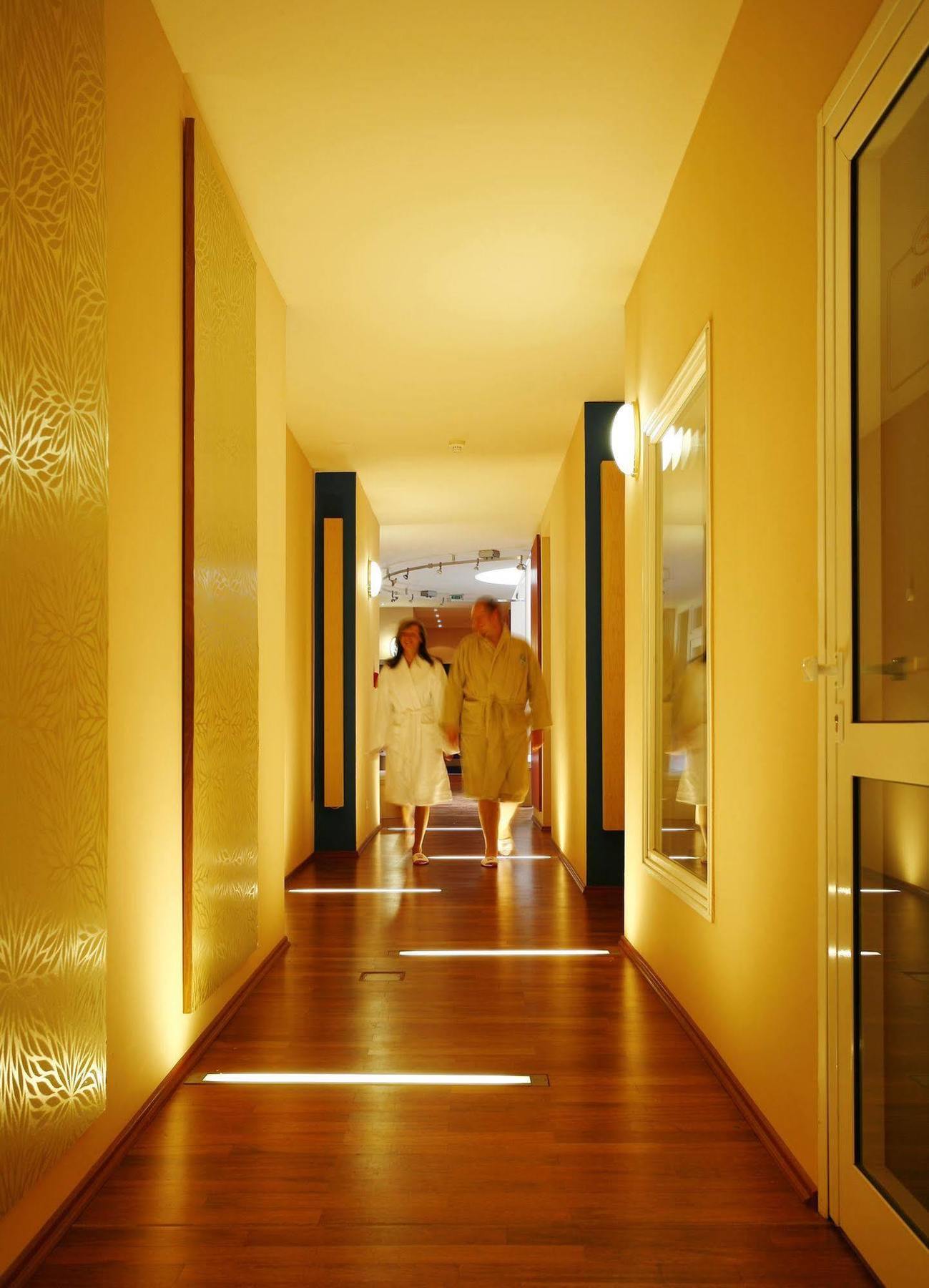Seehotel Schloss Клинк Екстериор снимка