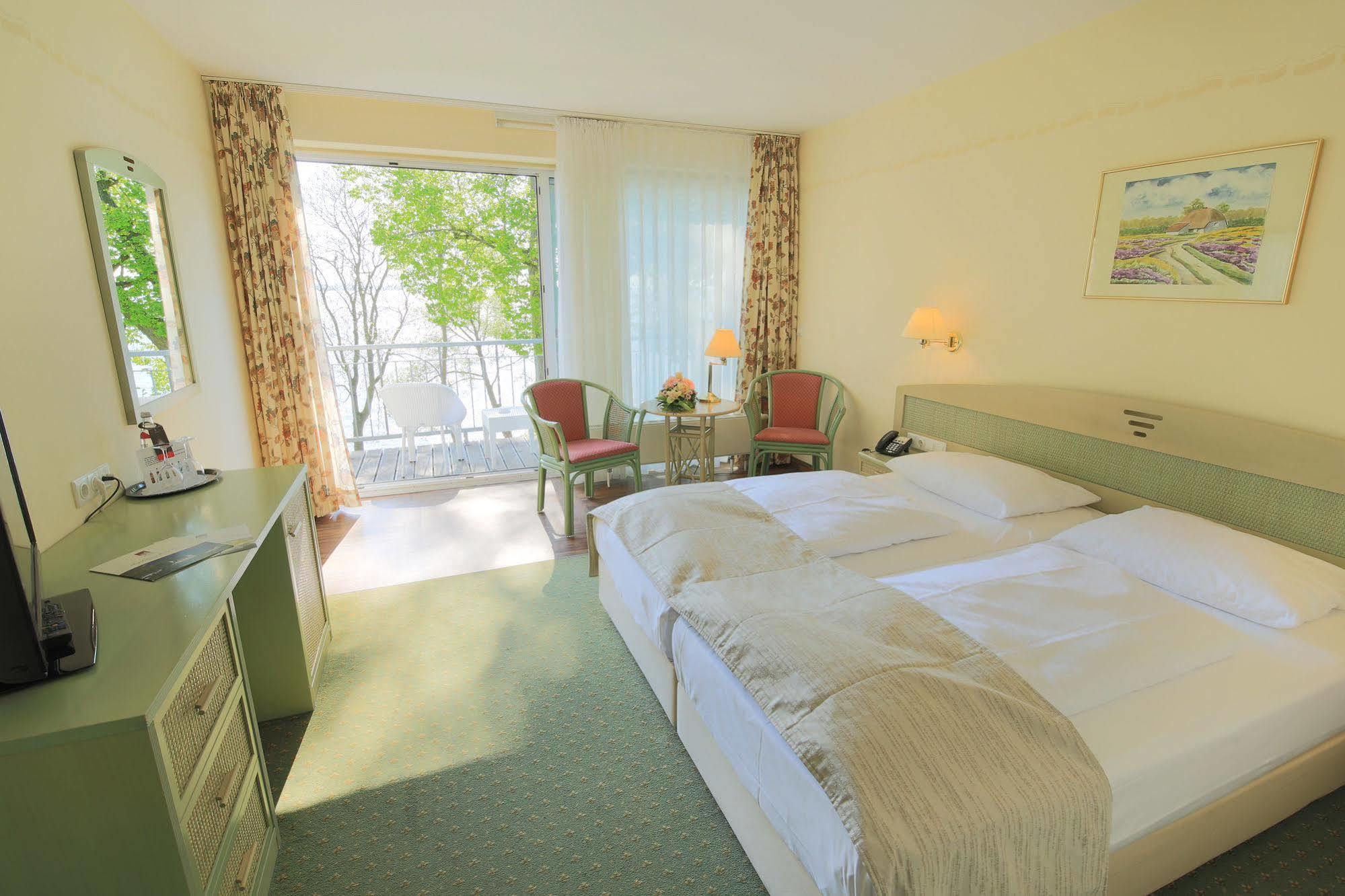 Seehotel Schloss Клинк Екстериор снимка