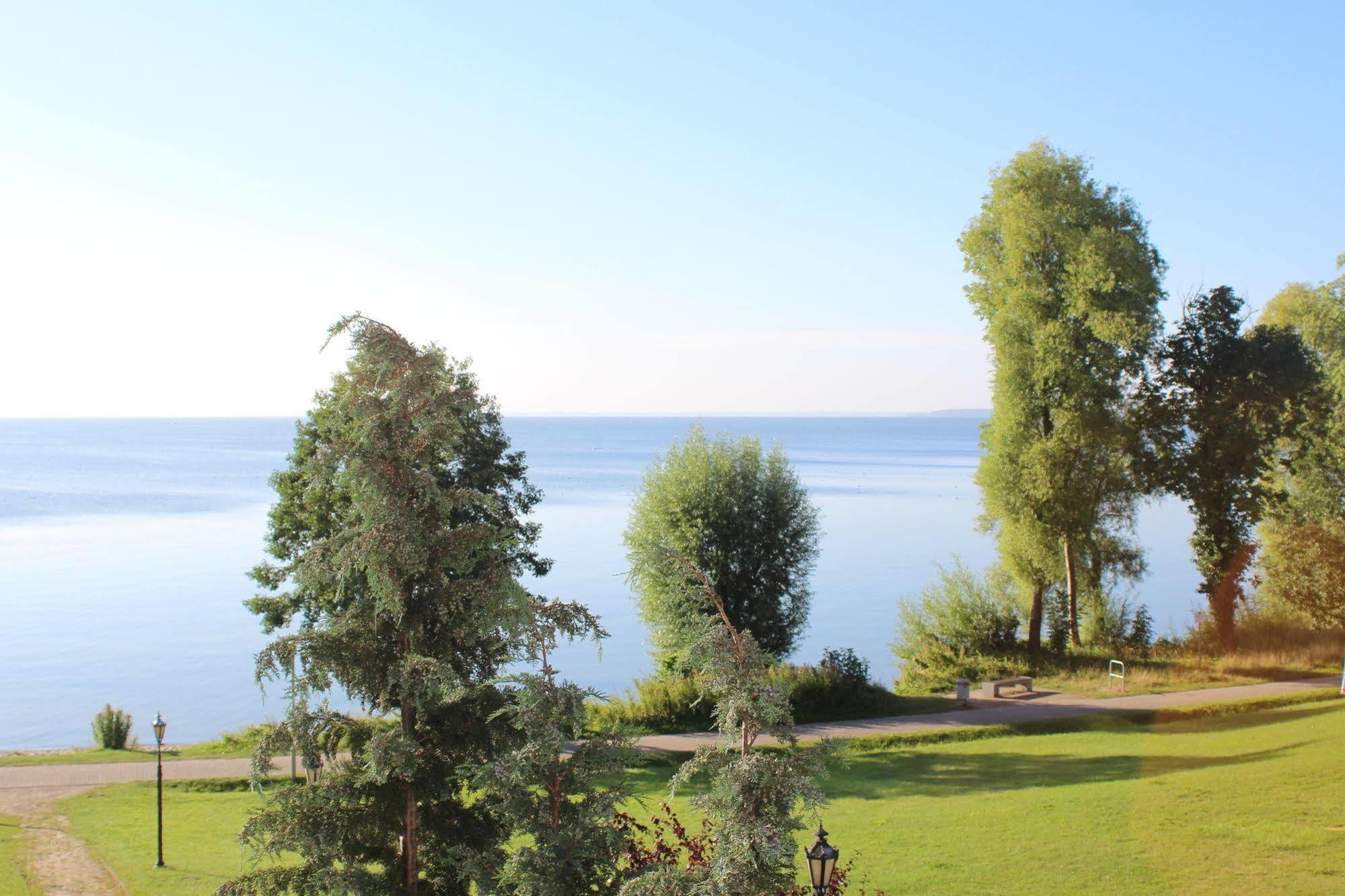 Seehotel Schloss Клинк Екстериор снимка