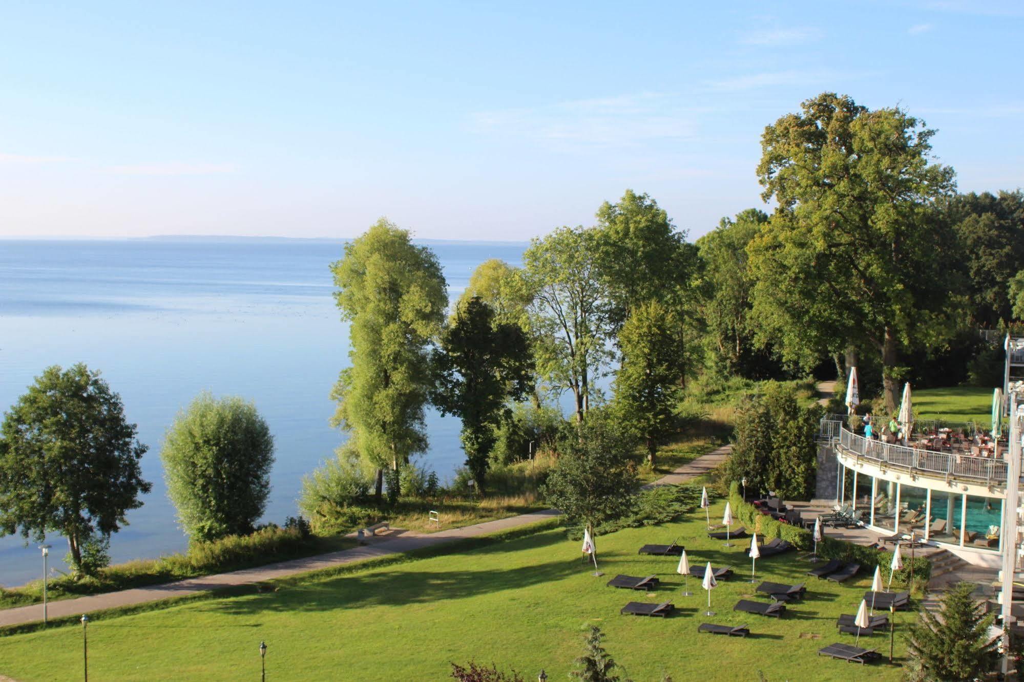 Seehotel Schloss Клинк Екстериор снимка