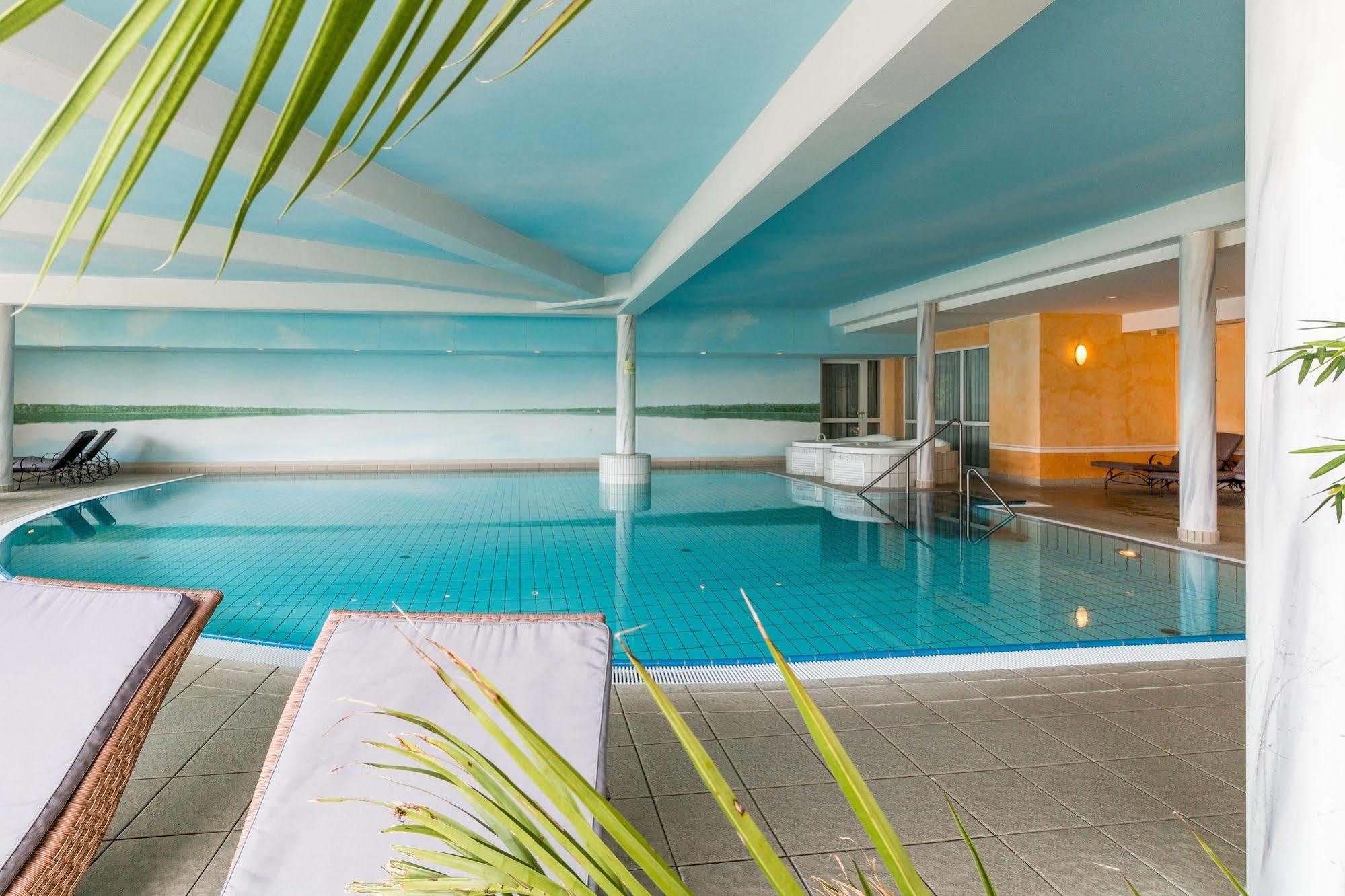 Seehotel Schloss Клинк Екстериор снимка