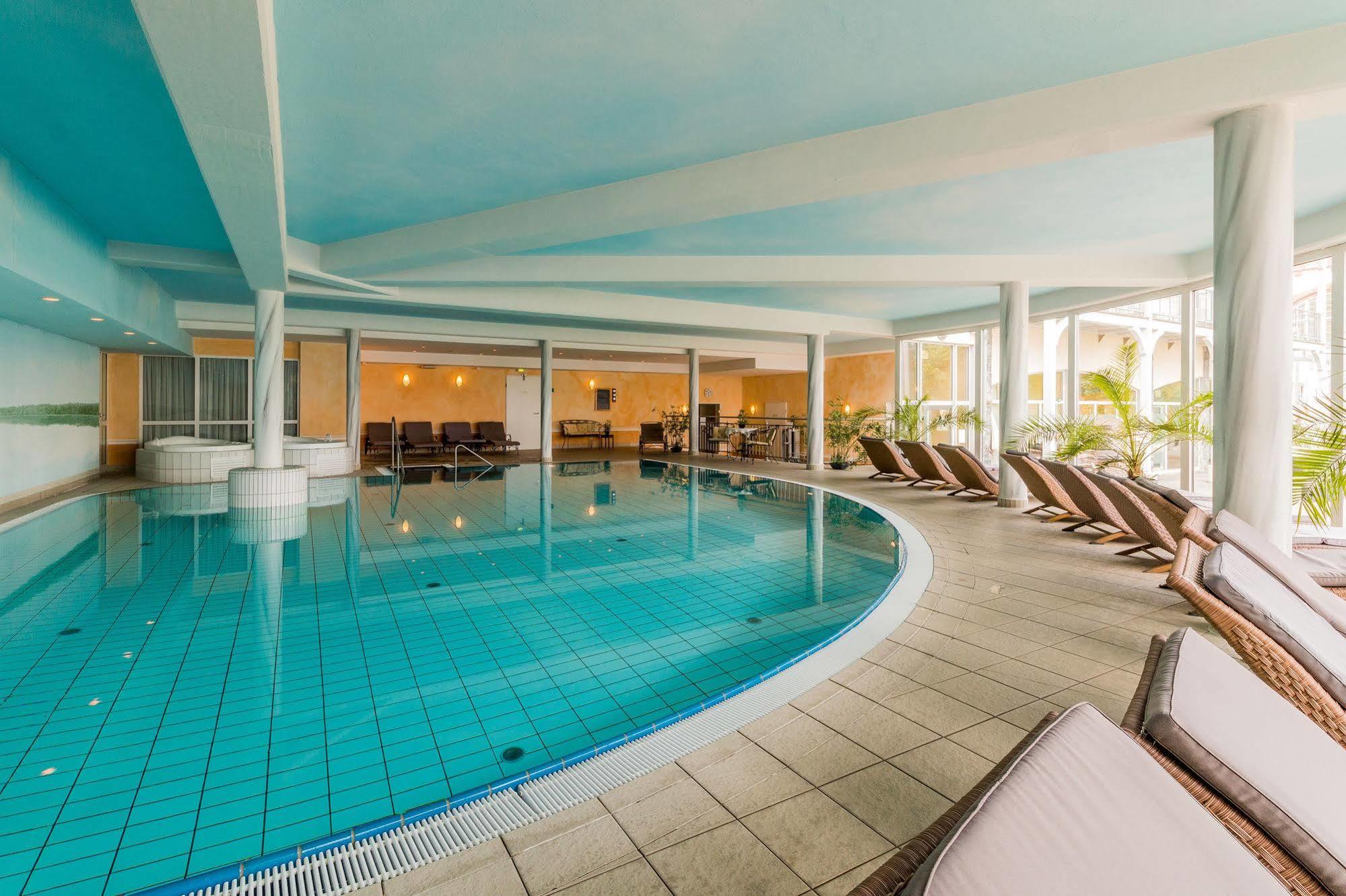 Seehotel Schloss Клинк Екстериор снимка