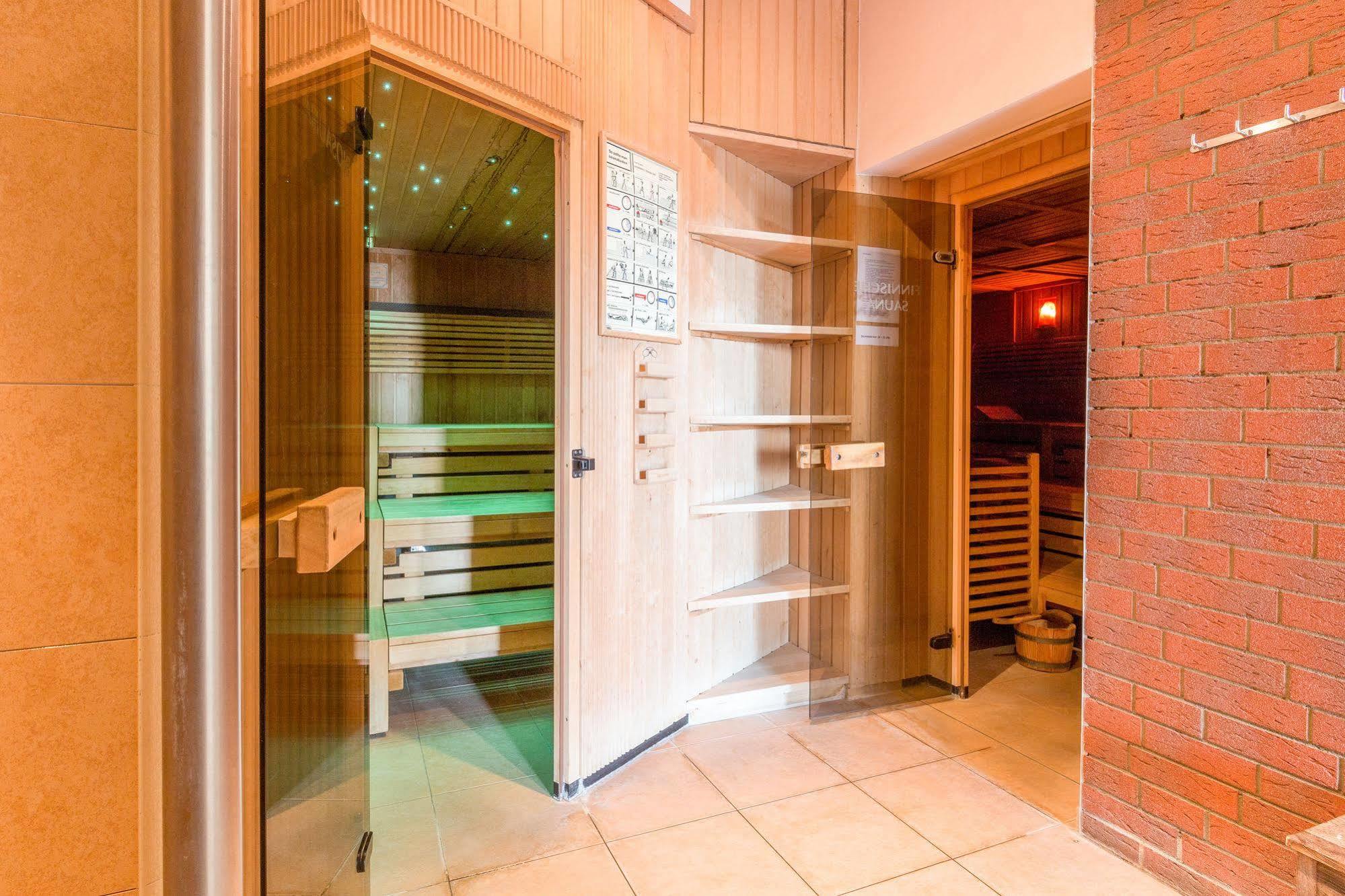 Seehotel Schloss Клинк Екстериор снимка