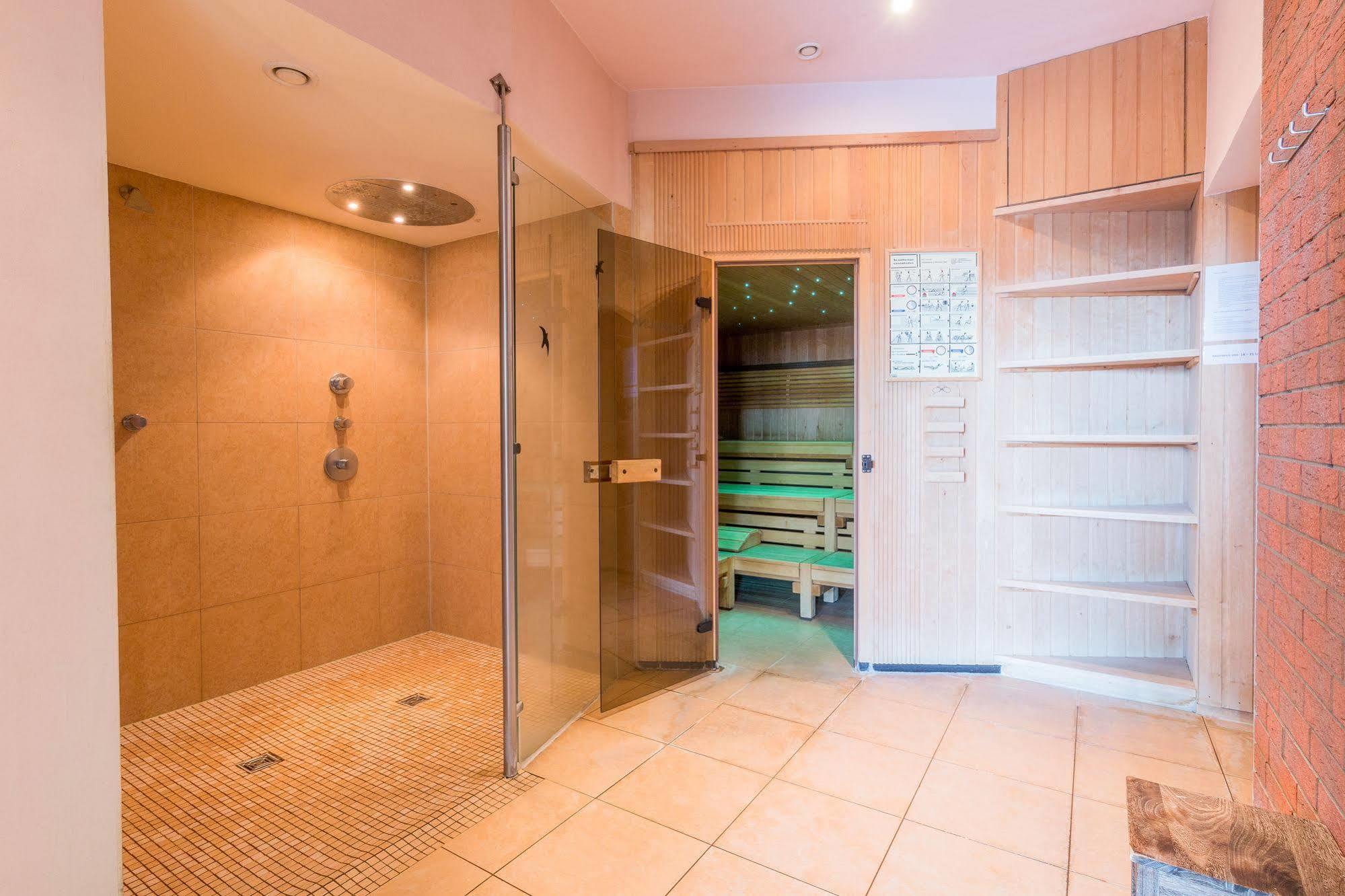 Seehotel Schloss Клинк Екстериор снимка