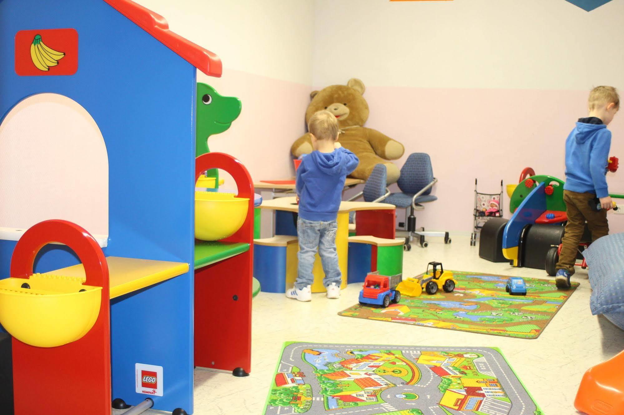Seehotel Schloss Клинк Екстериор снимка