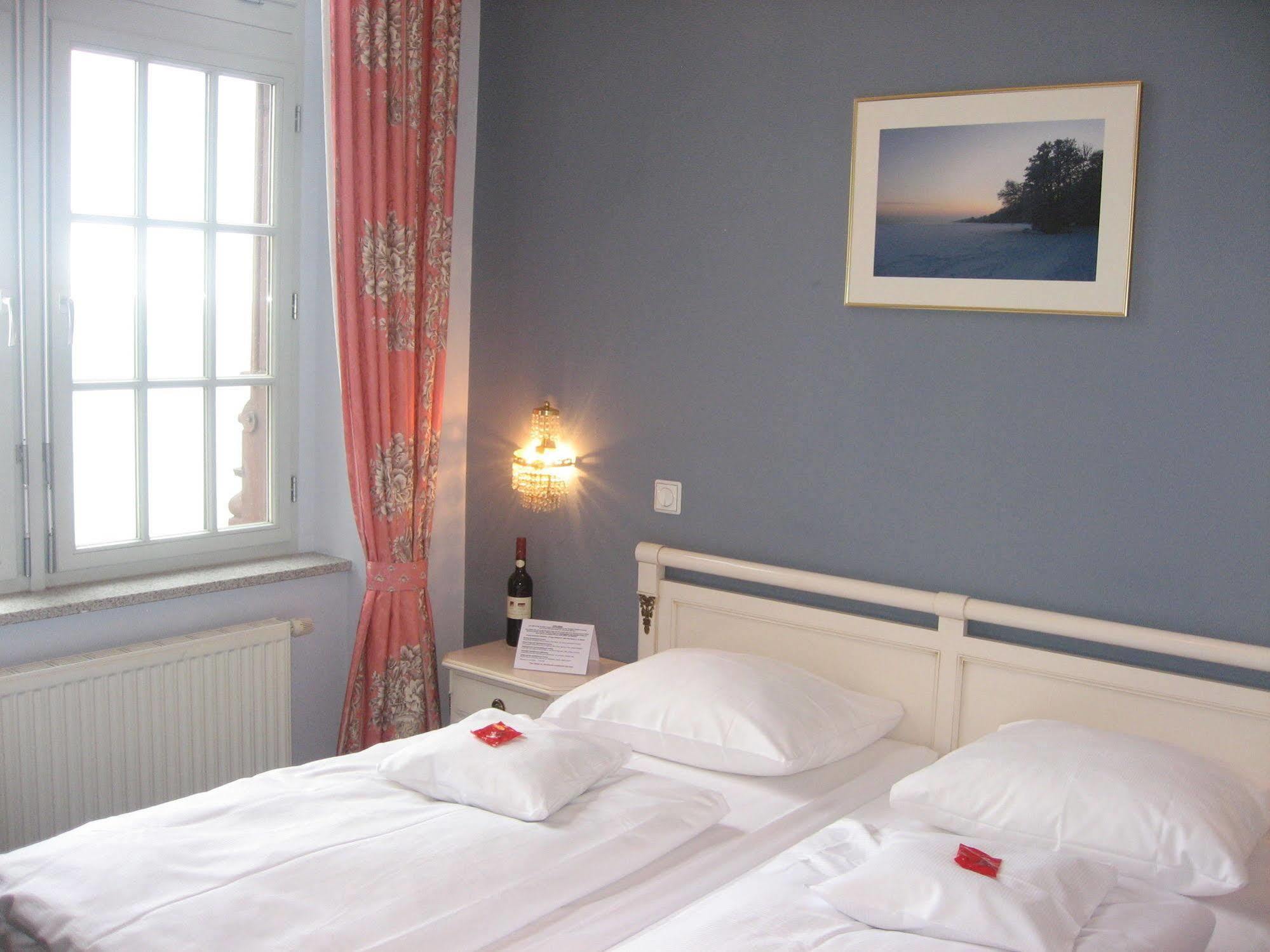 Seehotel Schloss Клинк Екстериор снимка
